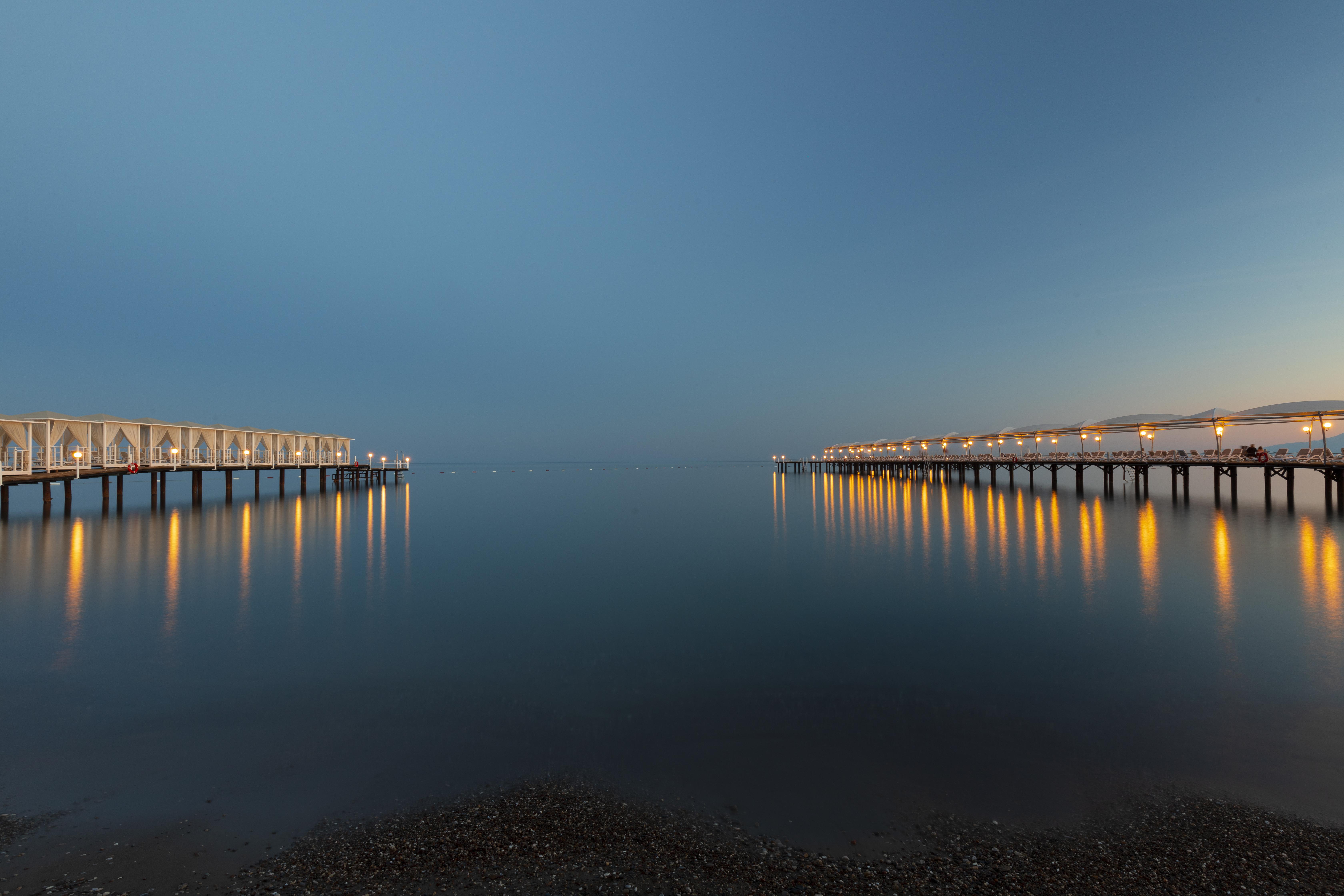Swandor Hotels & Resorts - Topkapi Palace อันตัลยา ภายนอก รูปภาพ The pier at night