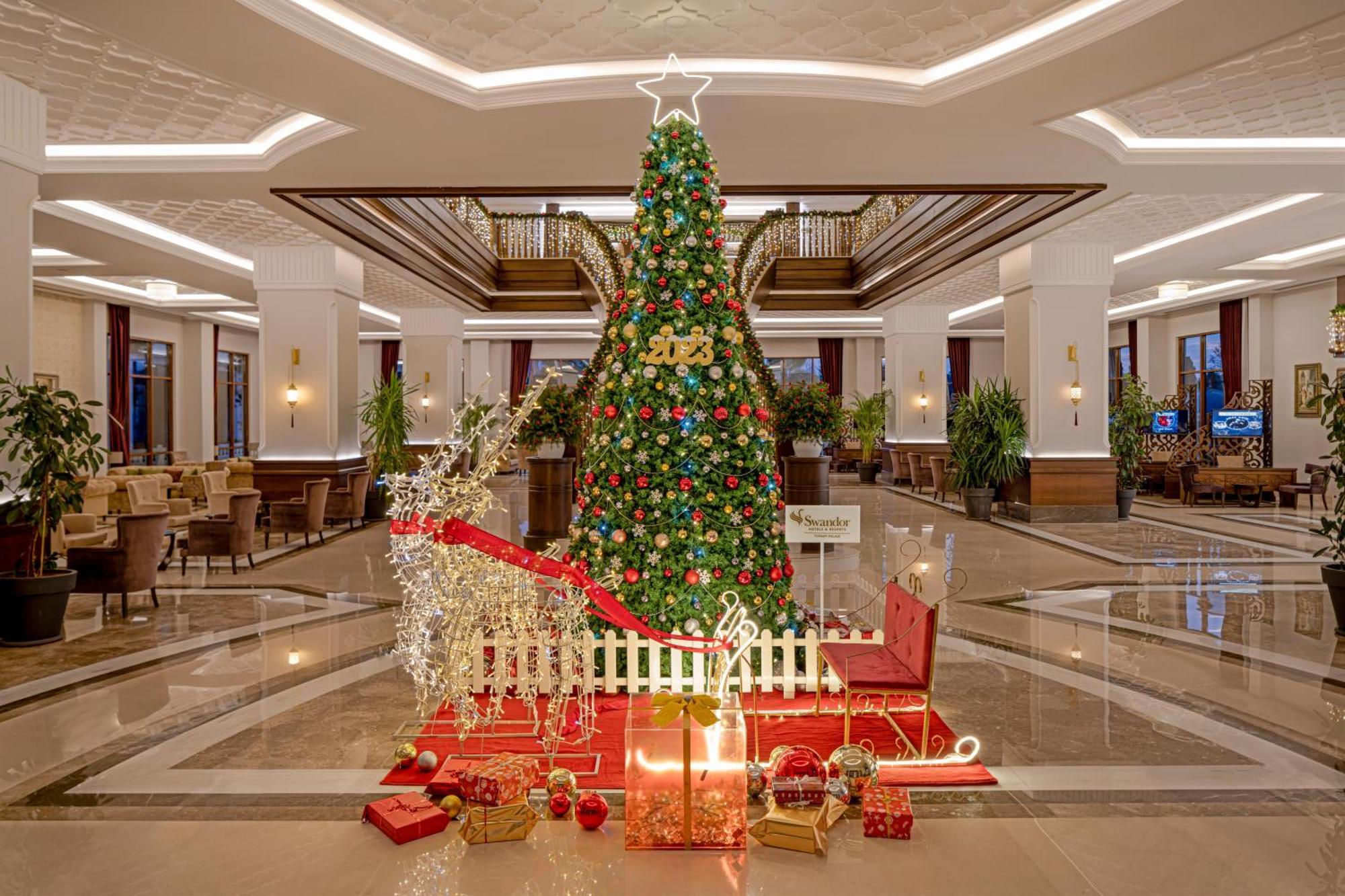Swandor Hotels & Resorts - Topkapi Palace อันตัลยา ภายนอก รูปภาพ The lobby of the hotel