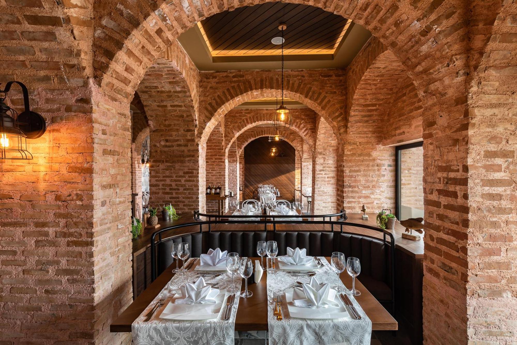 Swandor Hotels & Resorts - Topkapi Palace อันตัลยา ภายนอก รูปภาพ Restaurant in the old railway station