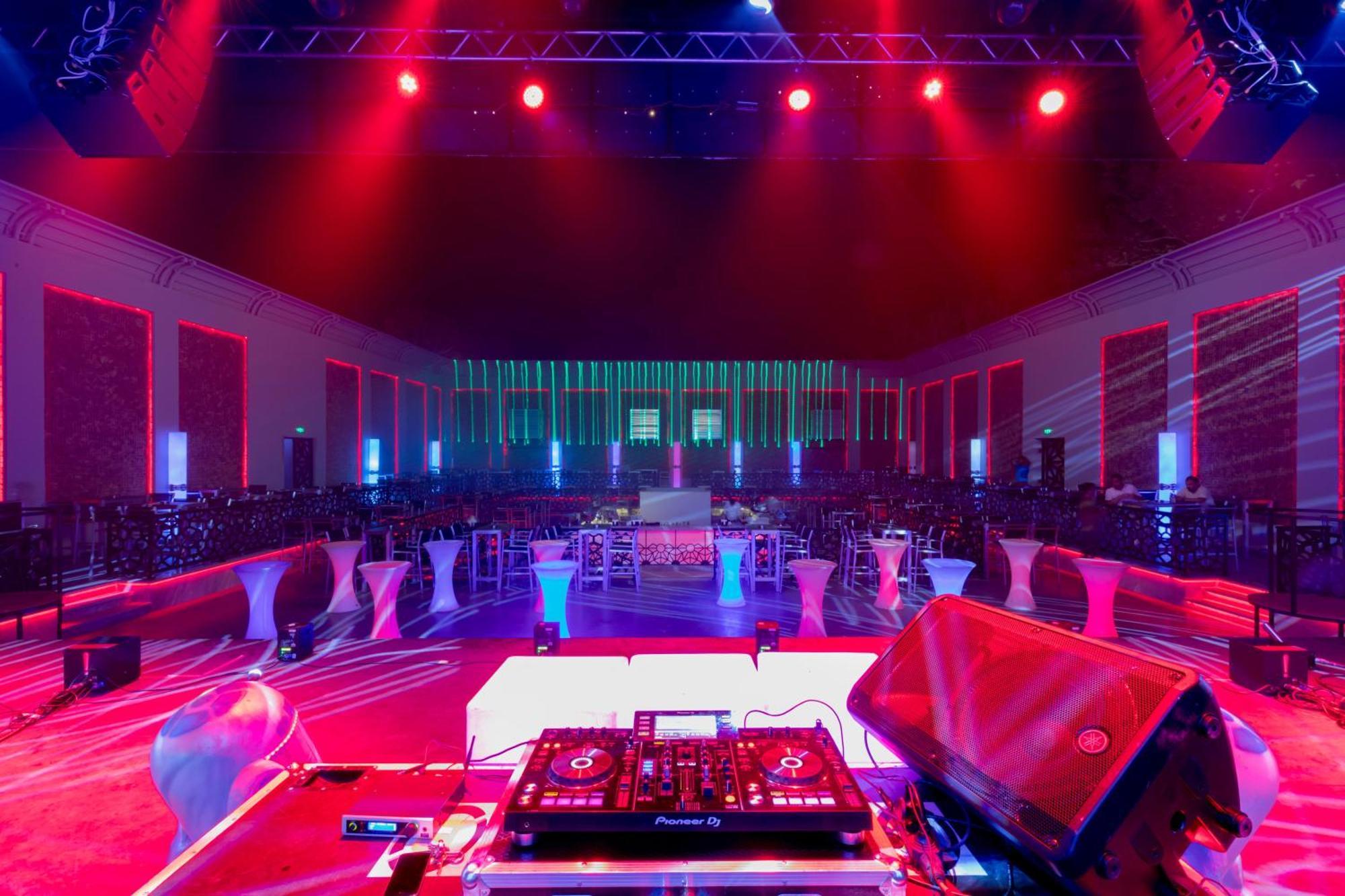 Swandor Hotels & Resorts - Topkapi Palace อันตัลยา ภายนอก รูปภาพ The interior of the nightclub