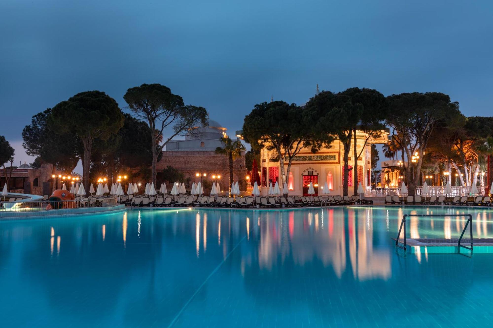 Swandor Hotels & Resorts - Topkapi Palace อันตัลยา ภายนอก รูปภาพ The pool at the Hotel