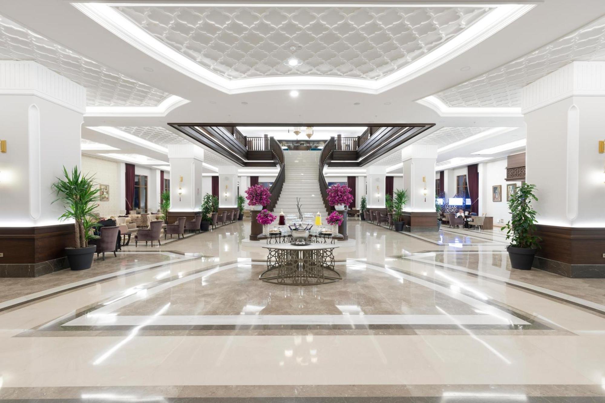 Swandor Hotels & Resorts - Topkapi Palace อันตัลยา ภายนอก รูปภาพ The lobby of the hotel